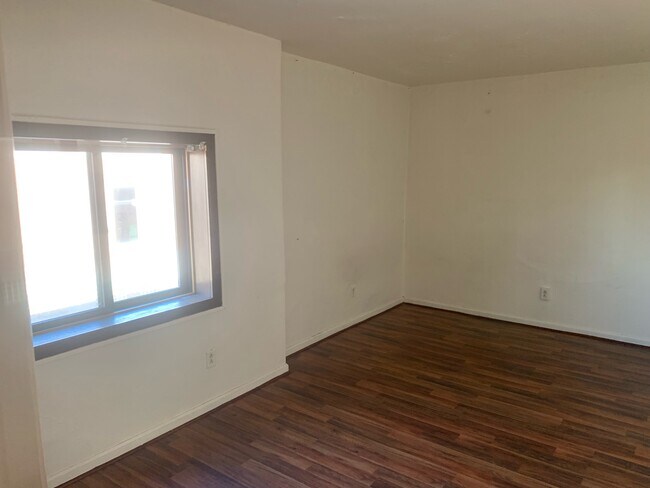Foto del edificio - 105 E 10th St