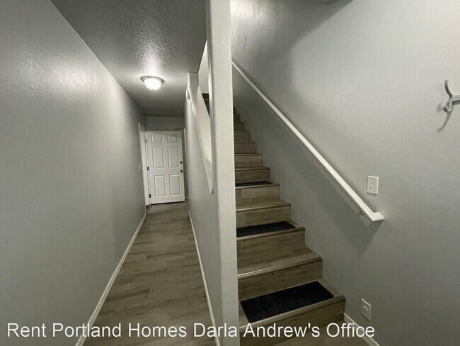 Building Photo - 3 br, 2.5 bath House - 13004 SE Division S...