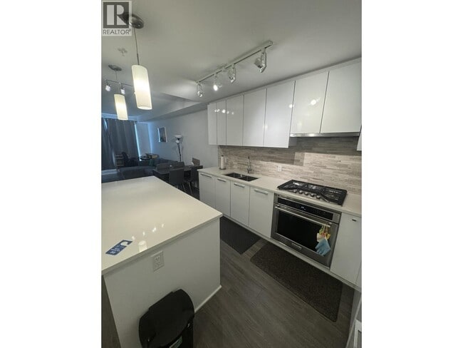 Photo du bâtiment - 9551-9551 Alexandra Rd
