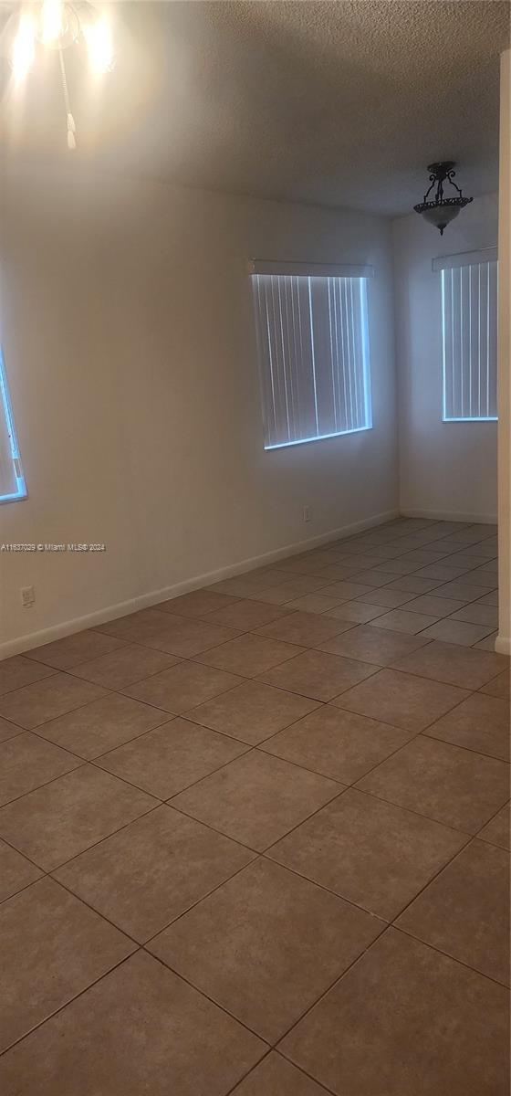 Building Photo - 6211 SW 37 Ct