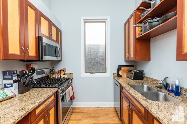 Foto del edificio - 1133 W Addison St