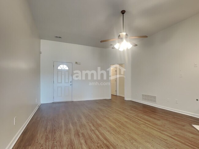 Foto del edificio - 4082 Colton Dr