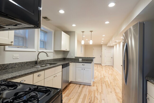 Foto del edificio - 5039 N Troy St