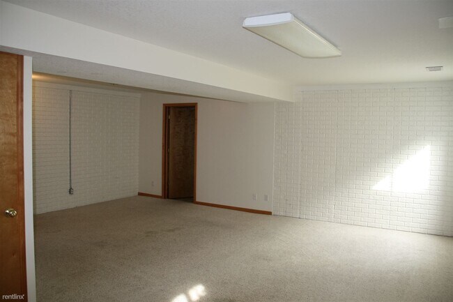 Foto del edificio - 2 br, 2.5 bath Duplex - 4719 Russell St 47...