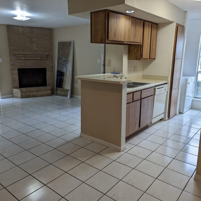 Foto del edificio - 260 El Dorado Blvd