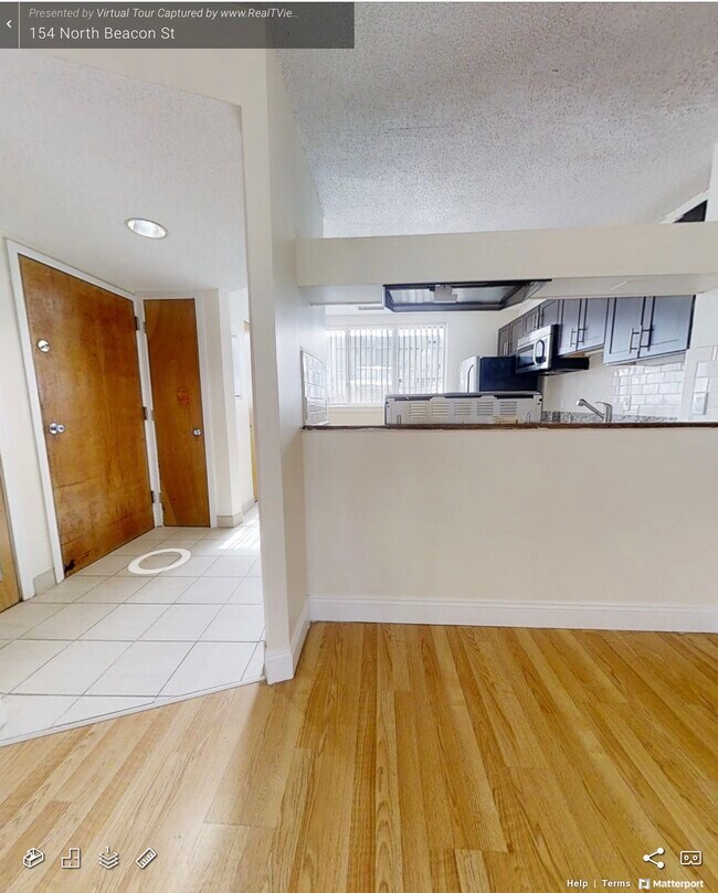 Foto del edificio - 150 North Beacon St