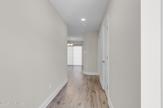 Building Photo - 1012 Bluewater Blvd
