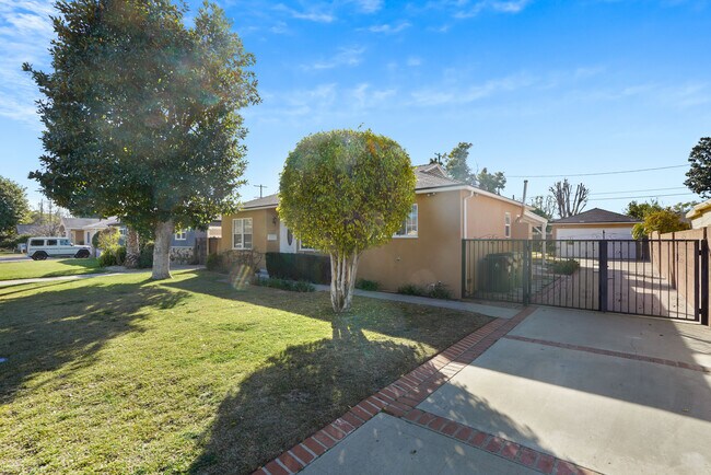 Building Photo - 6039 Varna Ave