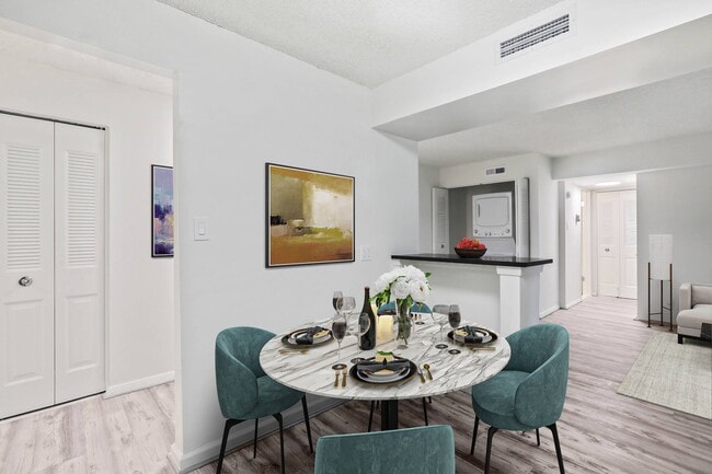 Building Photo - Vistas of Annandale