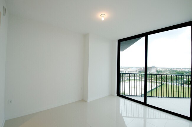 Foto del edificio - 5300 Paseo Blvd