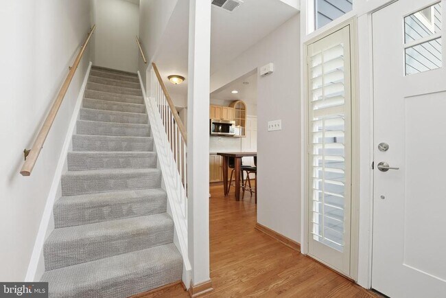 Building Photo - 1528 Goldenrain Ct