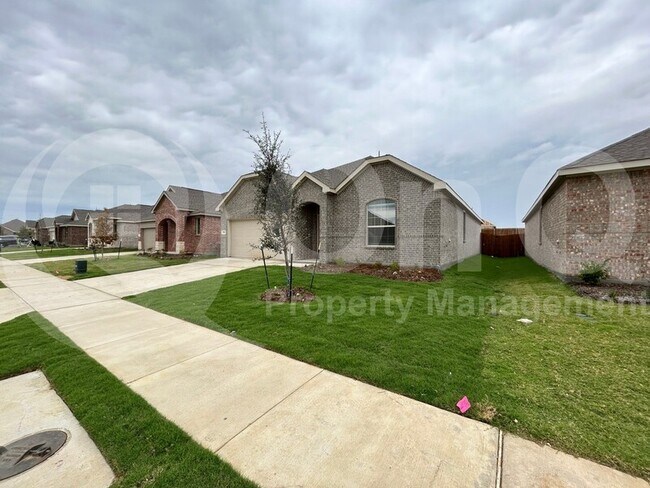 Foto del edificio - 1321 Rousseau Dr