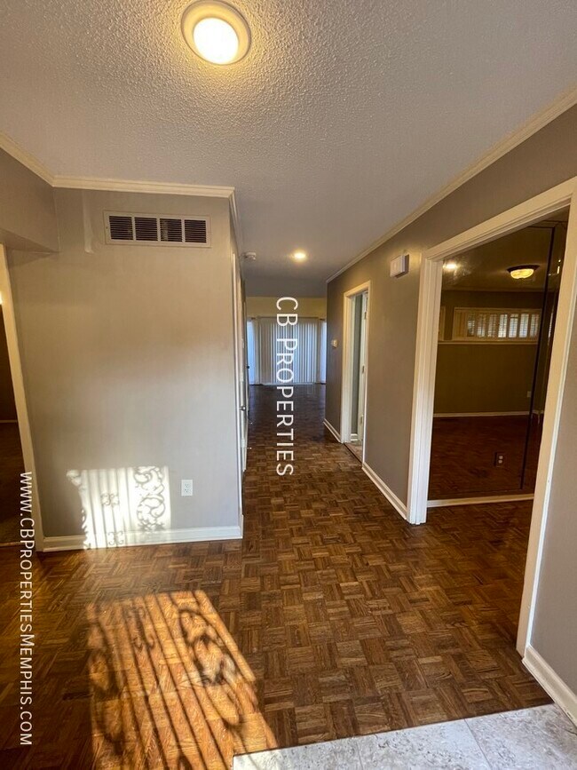 Building Photo - 4 Bed and 3 Bath for Rent in East Memphis