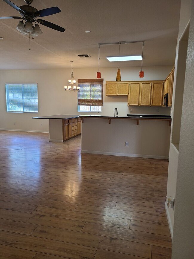 Foto del edificio - Willow Springs 4 Bdrm, 3 Bath