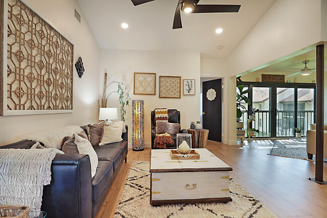 Building Photo - 6051 Parkwalk Dr