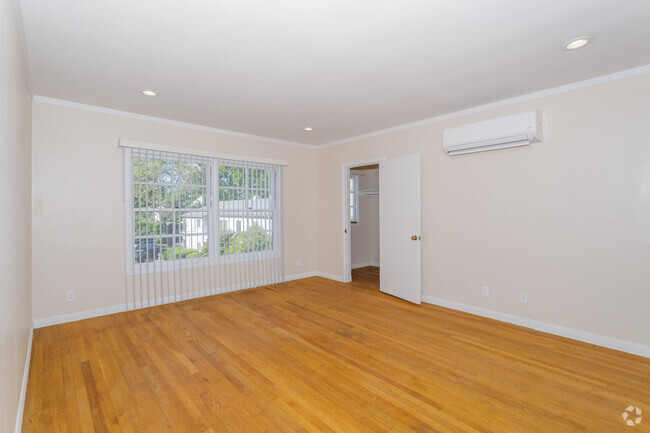 Studio - 550 SF - Fountain Gardens