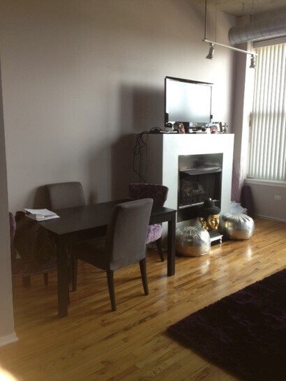 Dining Room and Fire Place - 6 S Laflin St