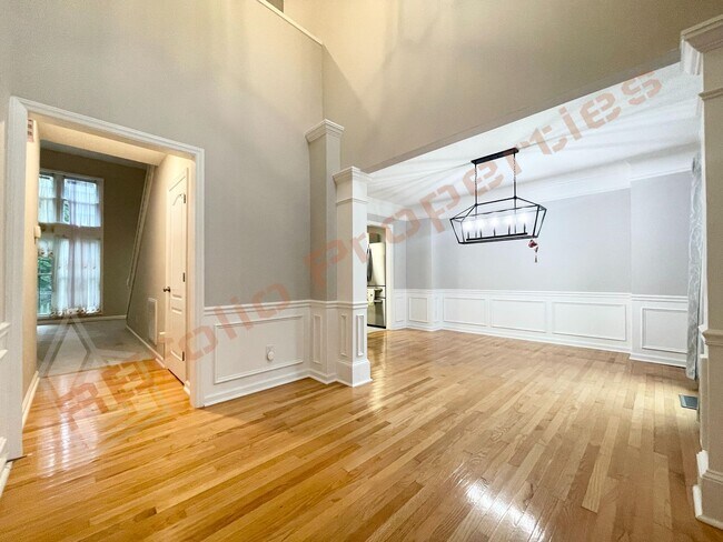 Foto del edificio - Charming 4 Bedroom 2.5 Bathroom Home w/ 1s...