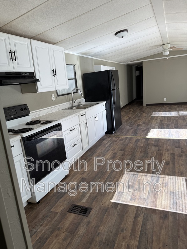 Foto del edificio - 7650 Kipling St