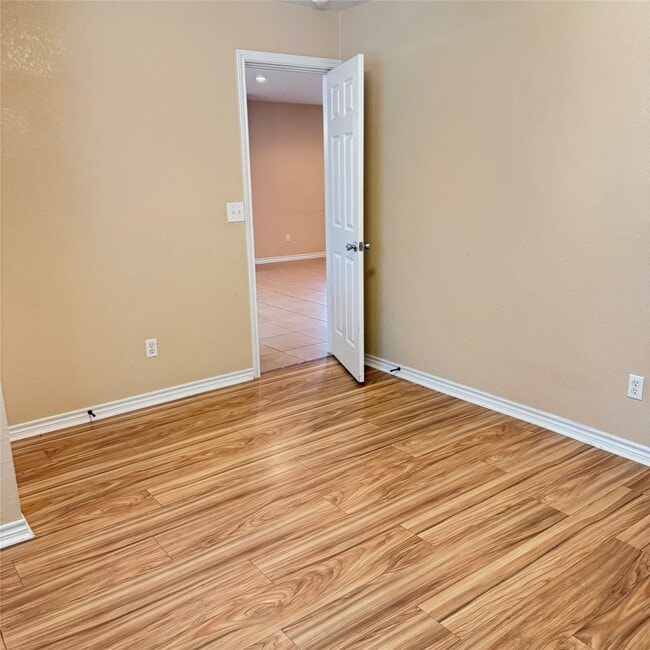 Foto del edificio - 5947 Farm to Market Rd 1459