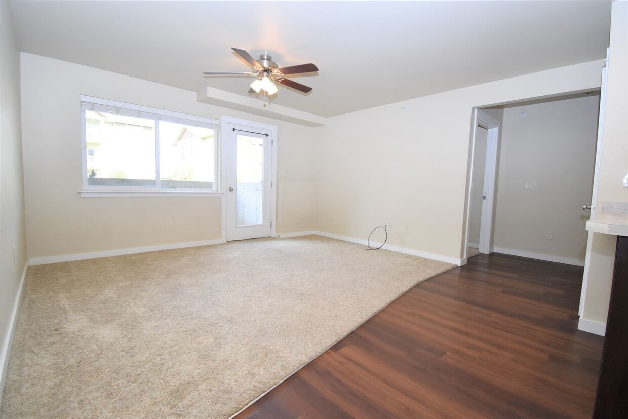 Primary Photo - Beautiful 2 bedroom 2 bath