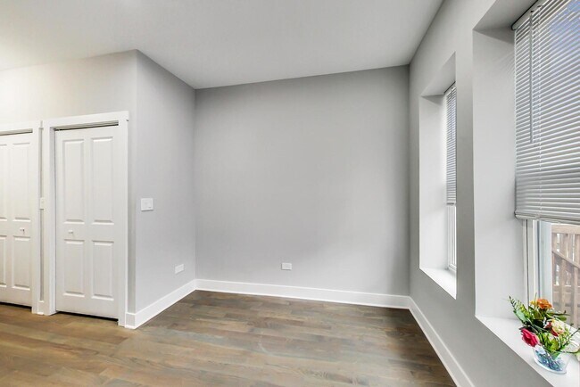 Building Photo - 3805 N Ashland Ave