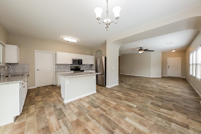 Foto del edificio - 10609 W Angels Ln