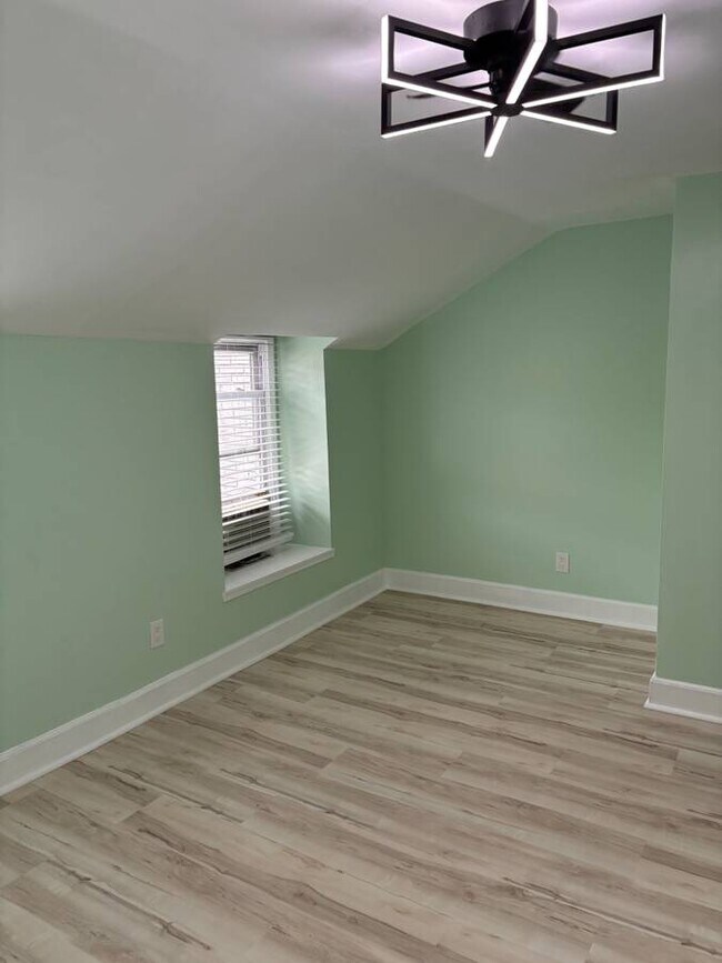 Foto del edificio - 6112 Ridge Ave