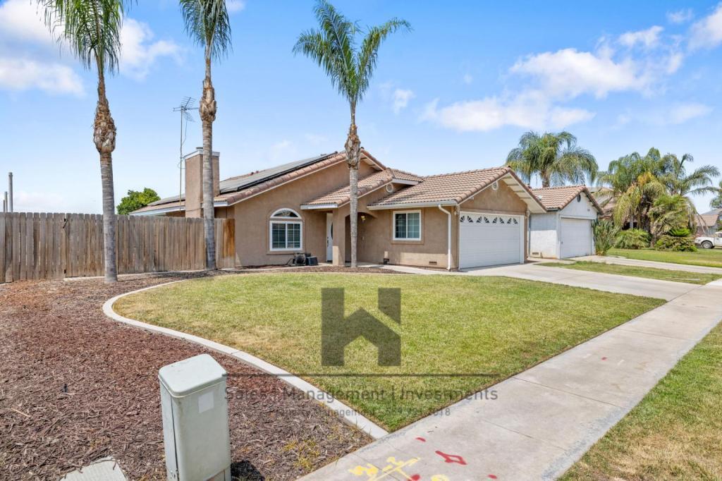 Foto principal - 2651 Elsinore St