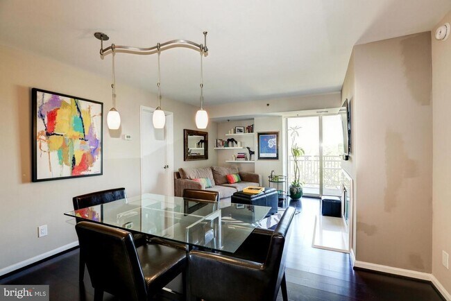 Foto del edificio - 10th Floor Condo at The Chase in Downtown ...