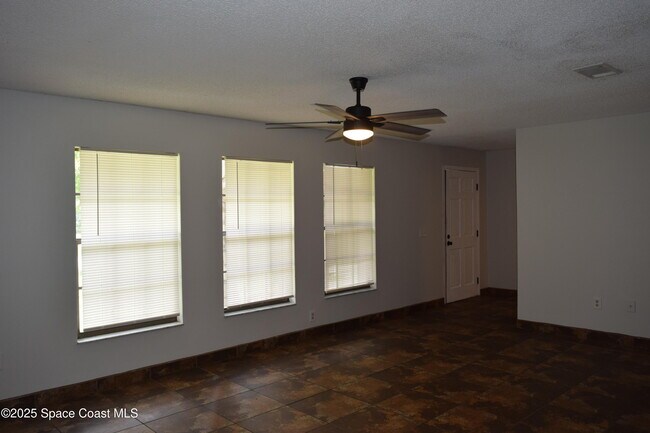 Foto del edificio - 326 Decordre Rd SE