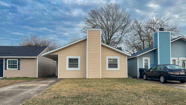 Building Photo - 3805 Peachtree Ln W