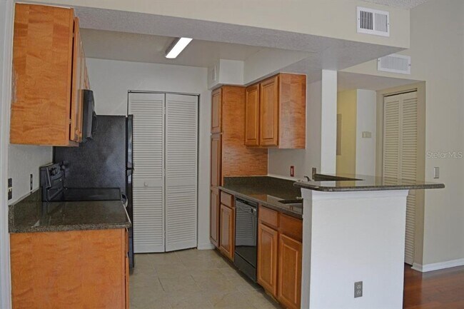 Building Photo - 1037 S Hiawassee Rd