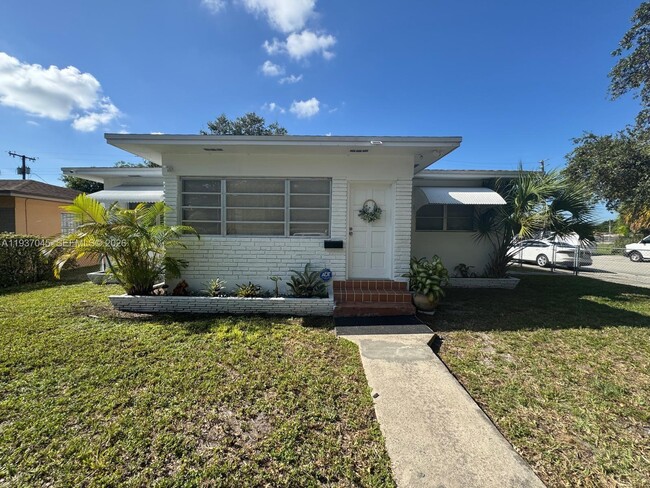 Building Photo - 1100 NW 71st St