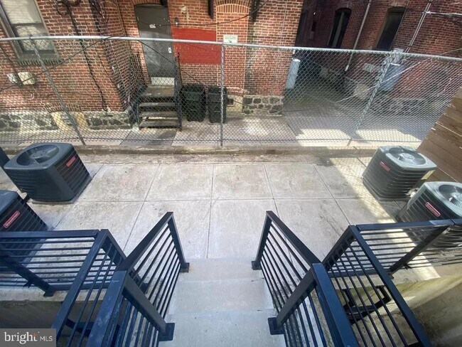 Foto del edificio - 5426 Chancellor St