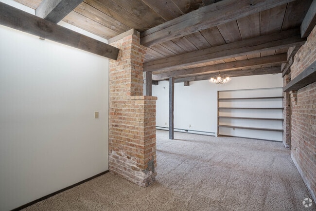 Apt. 20 Den Area - Lincoln Apartments LLC