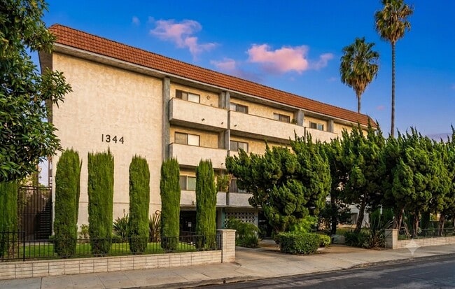 Building Photo - 1344 N Martel Ave