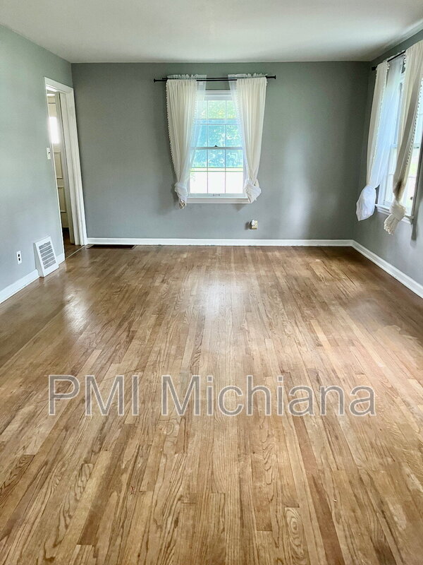 Foto del edificio - 1311 S Main St