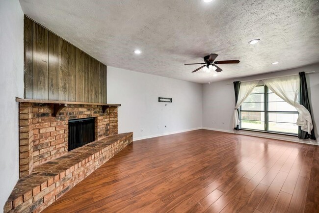 Building Photo - 5105 Aztec Dr