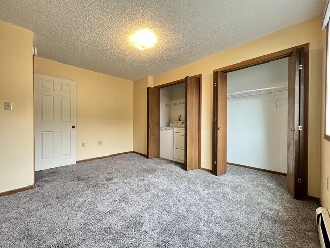 Building Photo - 4620 Vasey Ave