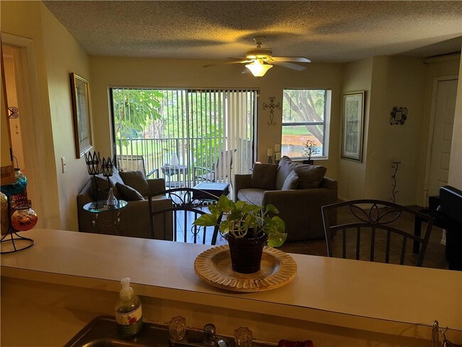 Building Photo - 9999 Summerbreeze Dr