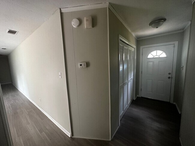Foto del edificio - 2359 Claremont Ln