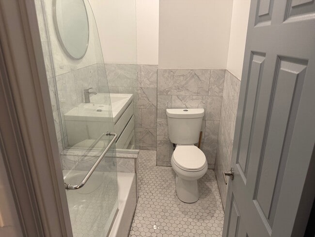 Photo - 744 S Frazier St (Philadelphia, PA) House