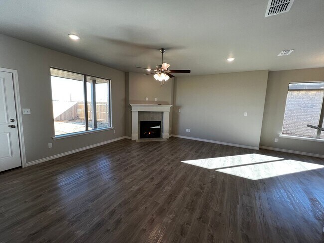 Building Photo - Preleasing for June 10th in Burgamy Park