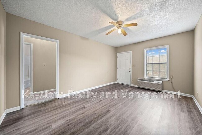 Foto del edificio - 704 Peachers Dr