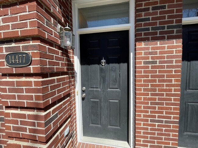 Building Photo - 14477 Vauxhall Dr