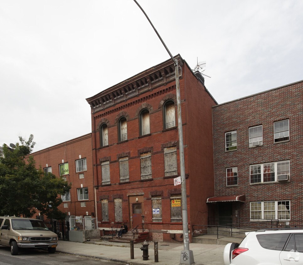 Primary Photo - 27 Granite St