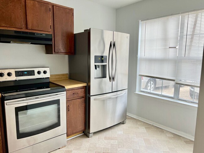 Foto del edificio - 2BD/ 2.5BA Townhouse near Town Center! Was...