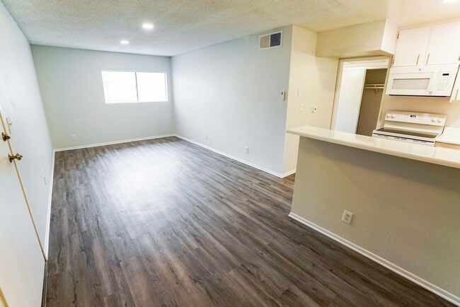 Interior Photo - 951 S. Oxford