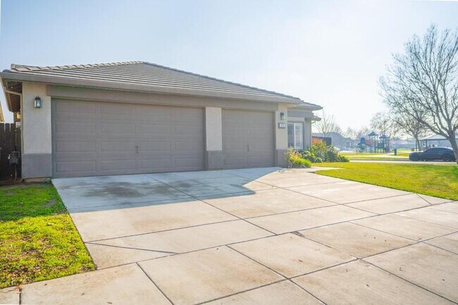 Building Photo - 679 Apricot Ct